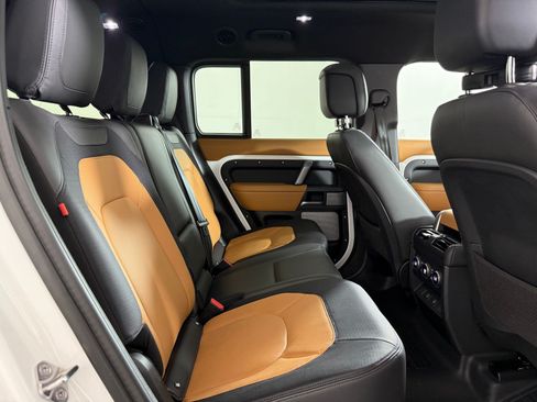 Used 2024 Land Rover Defender 130 X-Dynamic SE AWD/4WD image 28