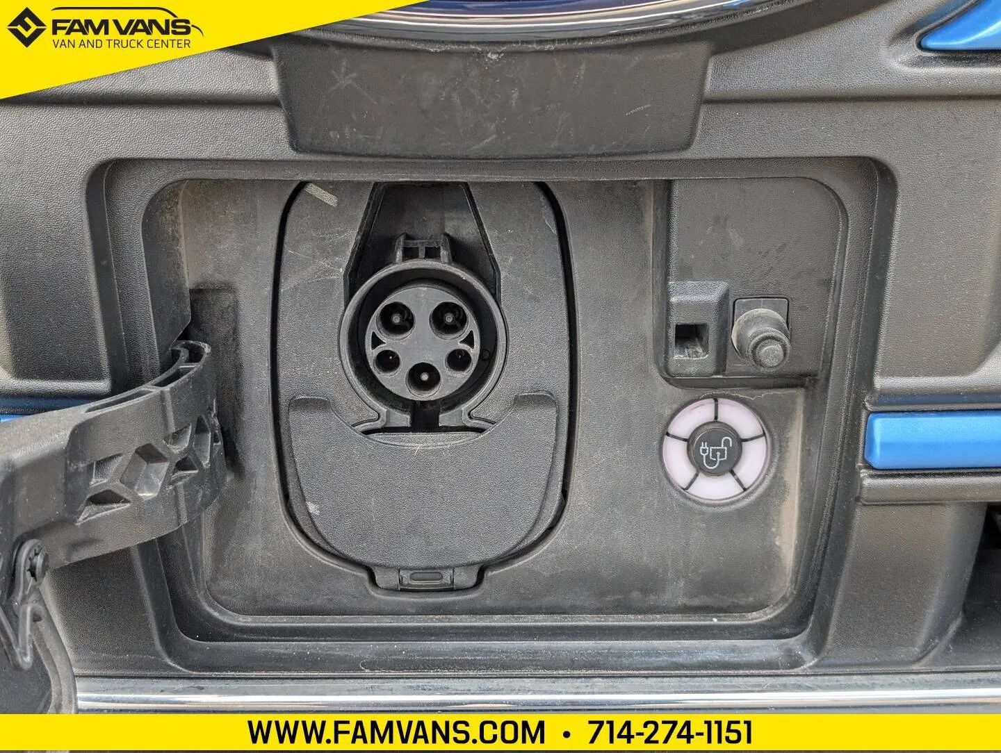 Used 2022 Ford E-Transit 148 High Roof w/ Load Area Protection Package RWD image 4