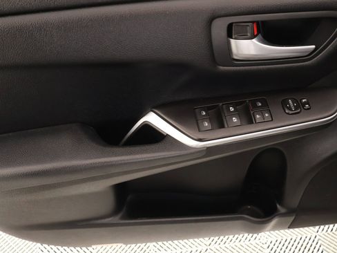 Used 2016 Toyota Camry SE FWD image 14