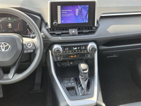 Used 2025 Toyota RAV4 XLE FWD image 17