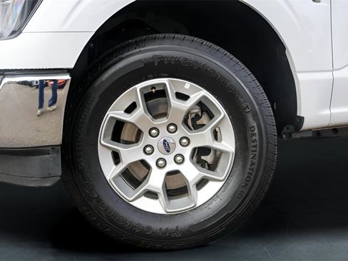 Used 2023 Ford F150 XLT image 4