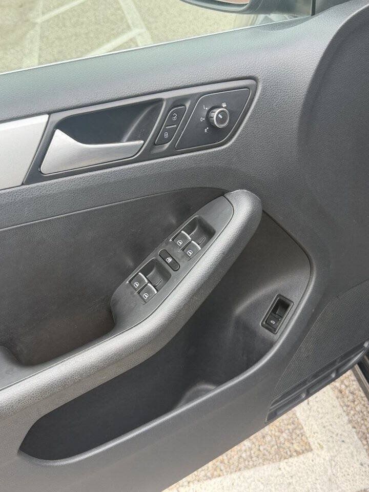 Used 2014 Volkswagen Jetta SE FWD image 10
