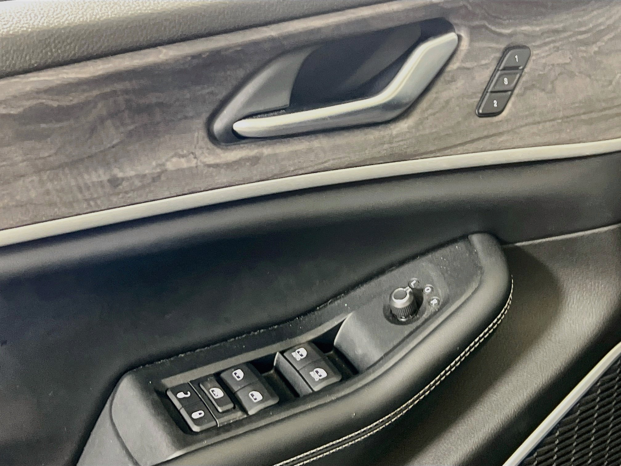 Used 2023 Jeep Grand Cherokee Limited w/ Luxury Tech Group II AWD/4WD image 18