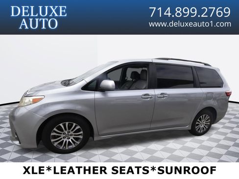 Used 2018 Toyota Sienna XLE FWD image 1