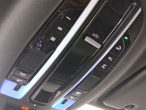 Certified 2023 Porsche Cayenne Coupe image 31