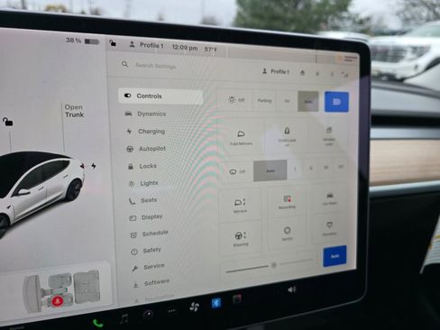 Used 2021 Tesla Model 3 Standard Range Plus image 28