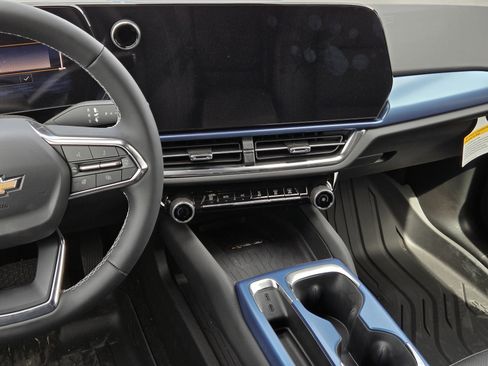 New 2026 Chevrolet Equinox EV LT image 25