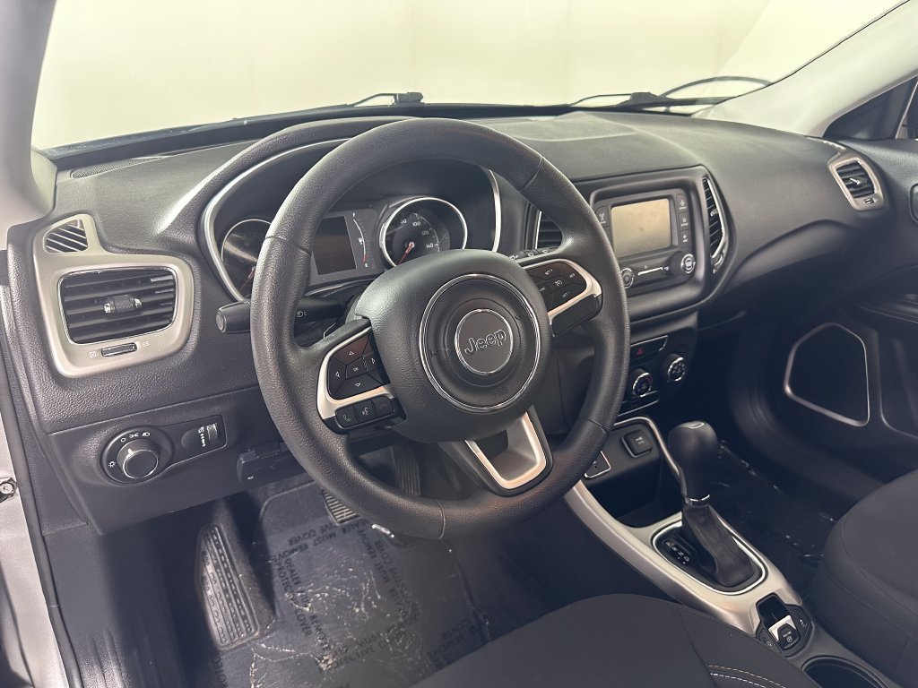 Used 2018 Jeep Compass Sport FWD image 15