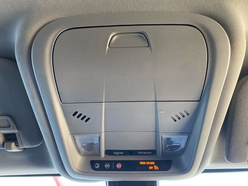 Used 2024 GMC Terrain SLE w/ Driver Convenience Package image 19