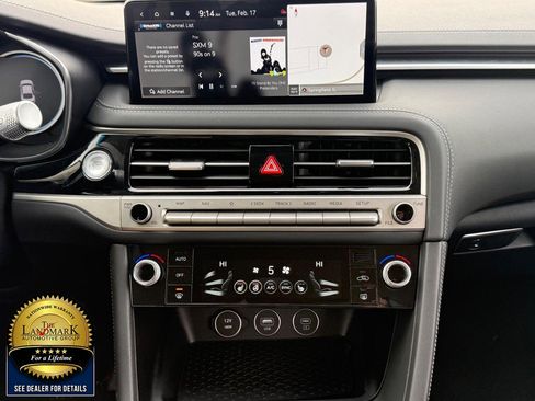 Used 2025 Genesis G70 2.5T image 19