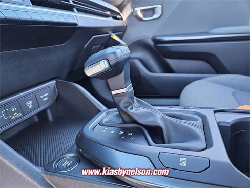 New 2025 Kia K4 LXS image 12