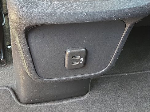 Used 2023 Chevrolet Equinox LT FWD image 16