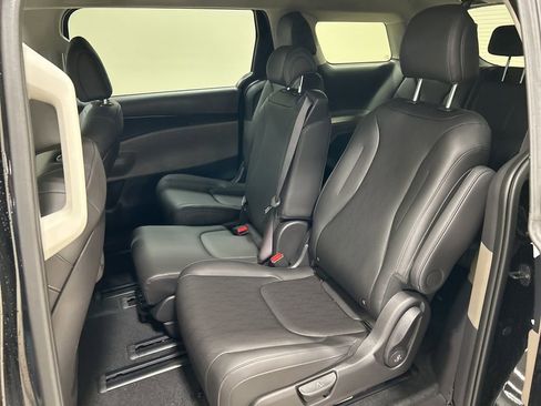 New 2026 Kia Carnival image 25