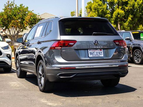 Used 2022 Volkswagen Tiguan SE w/ Panoramic Sunroof Package AWD/4WD image 10