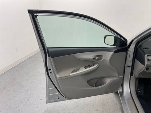 Used 2013 Toyota Corolla LE w/ Premium Pkg FWD image 22