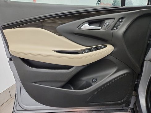 Used 2019 Buick Envision Essence image 8