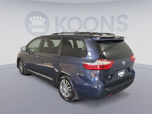 Used 2018 Toyota Sienna XLE image 4