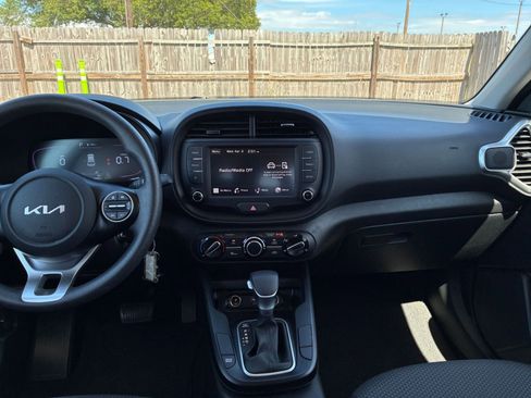 Used 2025 Kia Soul LX w/ LX Technology Package FWD image 14