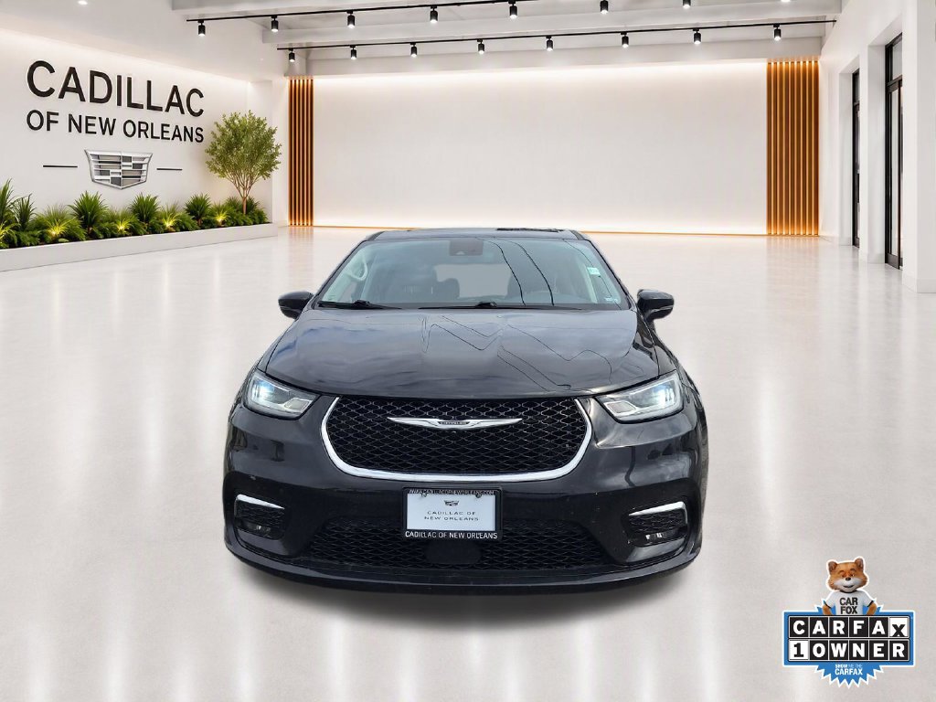 Used 2024 Chrysler Pacifica Touring-L FWD image 2
