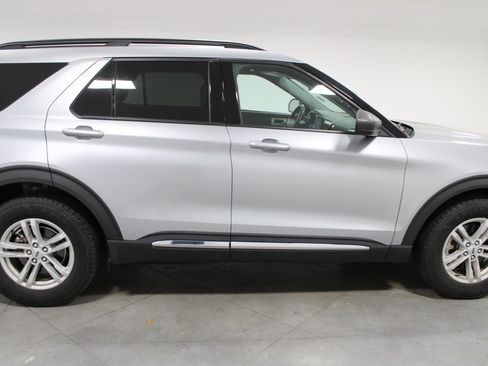 Used 2023 Ford Explorer XLT w/ Equipment Group 202A AWD/4WD image 11