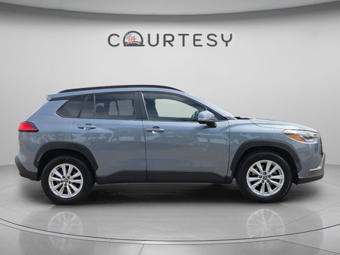 Used 2022 Toyota Corolla Cross LE AWD/4WD image 6