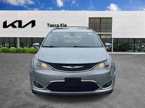Used 2020 Chrysler Pacifica Touring-L image 2