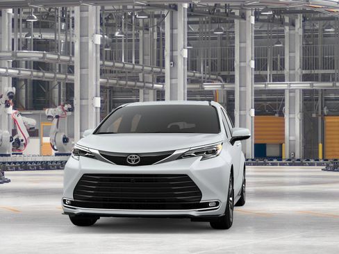 New 2026 Toyota Sienna Platinum image 3