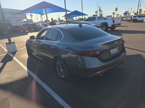 Used 2019 Alfa Romeo Giulia image 8
