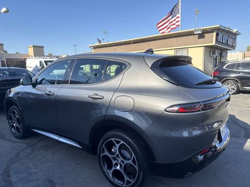 Used 2024 Alfa Romeo Tonale Ti w/ Premium Interior Package AWD/4WD image 5