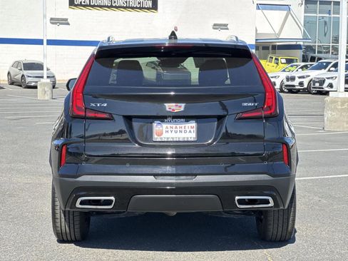 Used 2024 Cadillac XT4 Premium Luxury image 4