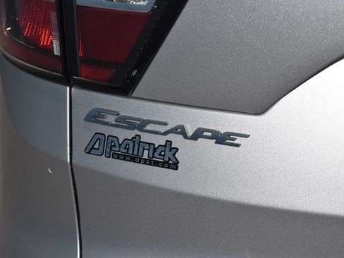 Used 2017 Ford Escape SE FWD image 31