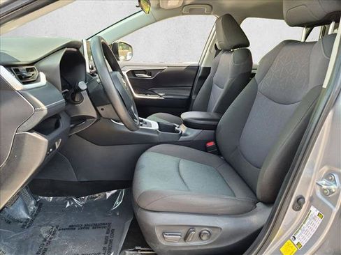 Used 2025 Toyota RAV4 XLE AWD/4WD image 15