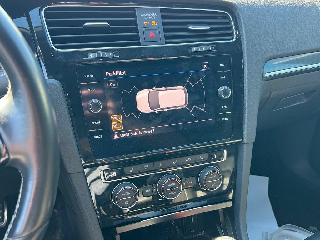 Used 2019 Volkswagen Golf R 4-Door AWD/4WD image 21