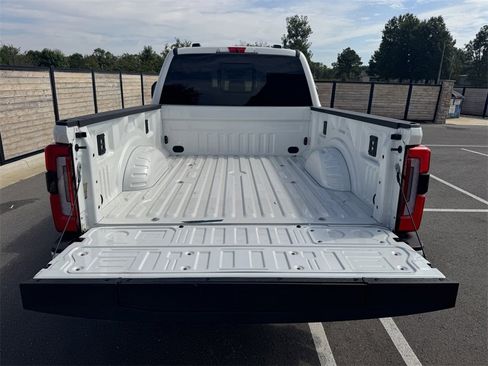 Used 2025 Ford F350 Platinum w/ FX4 Off-Road Package image 22