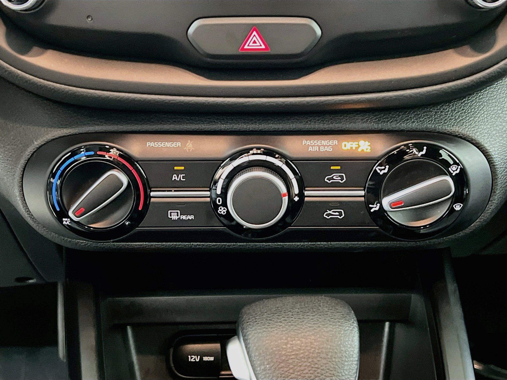 Used 2025 Kia Soul LX w/ LX Technology Package FWD image 26