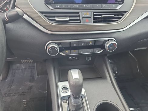Used 2025 Nissan Altima 2.5 SV FWD image 16