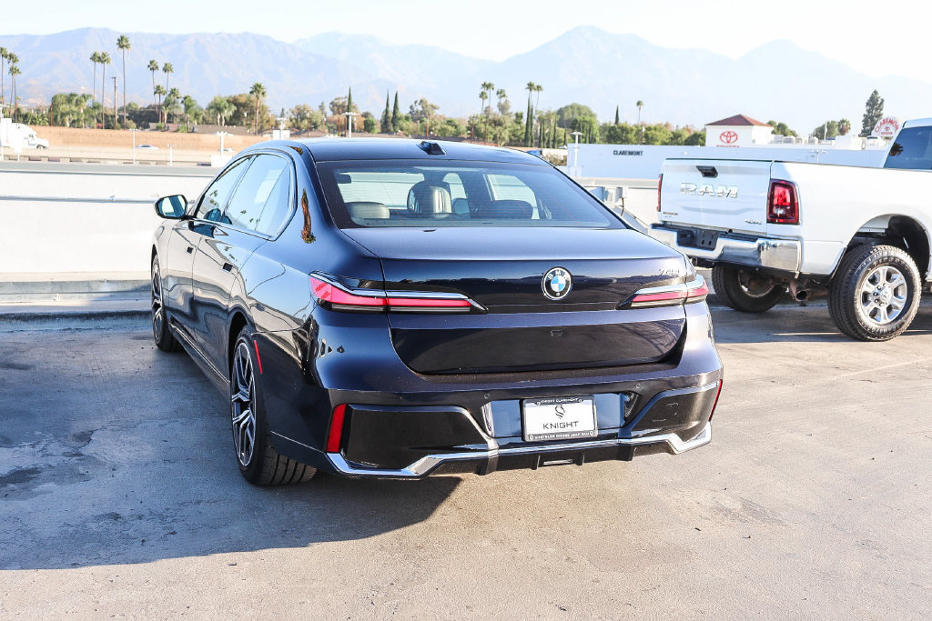 Used 2024 BMW 740i RWD image 7