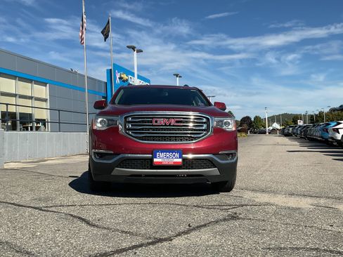 Used 2019 GMC Acadia SLT image 3