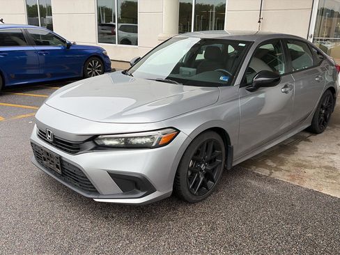Used 2023 Honda Civic Sport image 3