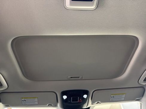 Certified 2023 Kia Carnival SX Prestige image 26