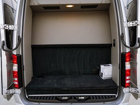 Used 2015 Mercedes-Benz Sprinter 2500 image 31