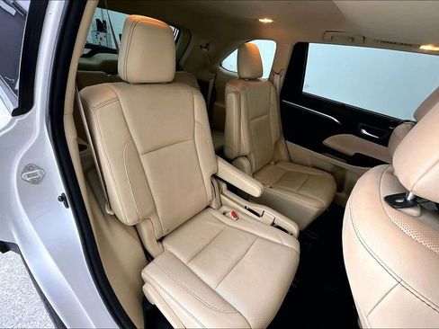 Used 2016 Toyota Highlander Limited image 36