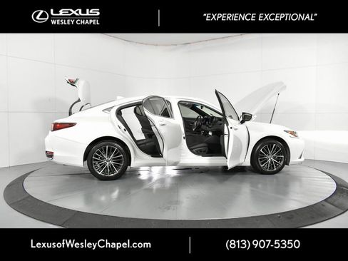 Used 2024 Lexus ES 250 w/ Premium Package image 16