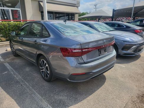 Used 2025 Volkswagen Jetta Sport image 10