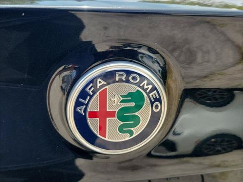 Used 2023 Alfa Romeo Giulia Veloce RWD image 8