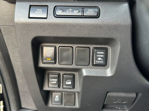 Used 2022 Nissan Frontier SV AWD/4WD image 17