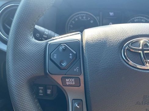 Used 2022 Toyota Tacoma TRD Off-Road w/ Technology Package AWD/4WD image 32