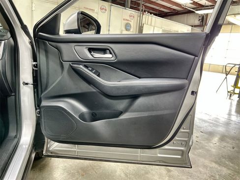 Used 2024 Nissan Rogue SV image 29