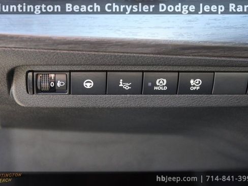 Used 2025 Nissan Ariya FWD image 11