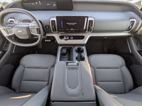 New 2025 Ford Expedition Active image 16